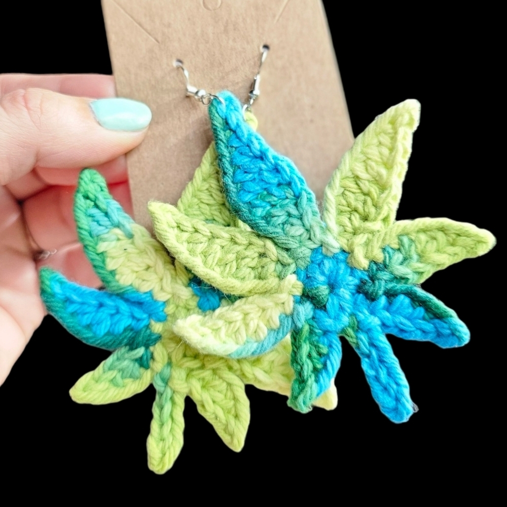Mary Jane - Maple Leaf - Reefer - Pot - Handmade earrings - Picture 8 of 16